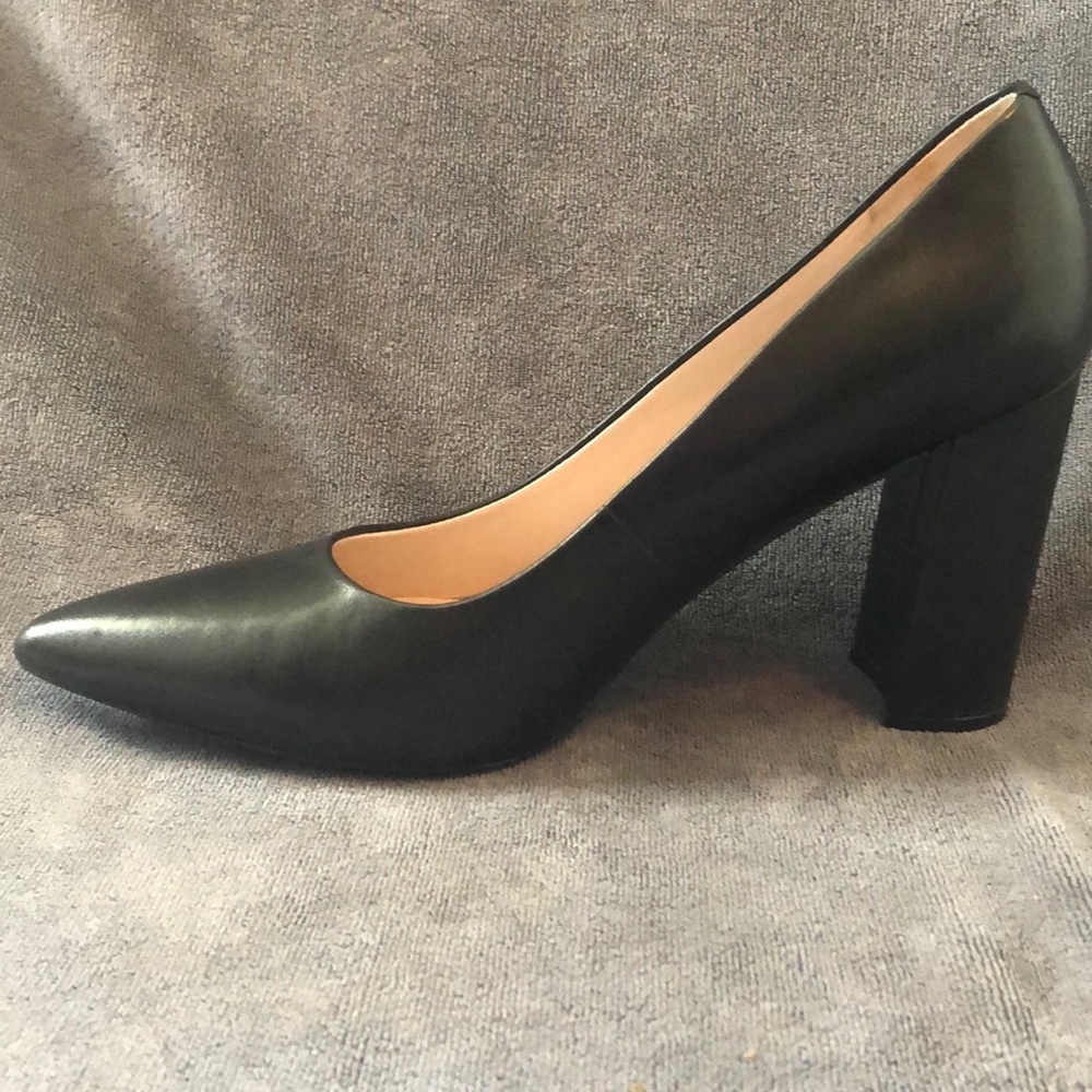 Nine west pointed heel pump